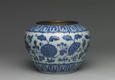 图片[3]-Large jar with underglaze-blue decoration of scrolls of flowers of the four seasons, Ming dynasty, Xuande reign (1426-1435)-China Archive